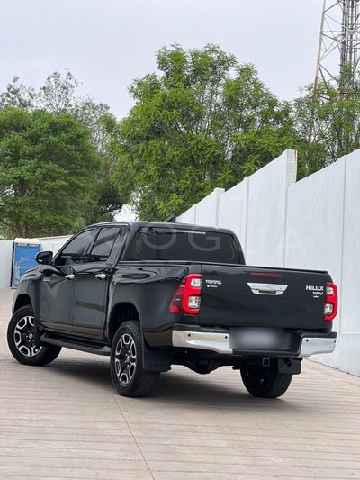 Toyota Hilux miniatura 8