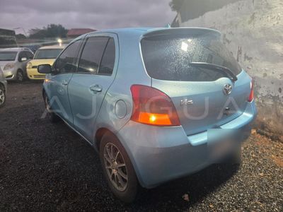Toyota Vitz miniatura 5