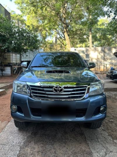 Toyota Hilux thumbnail 1