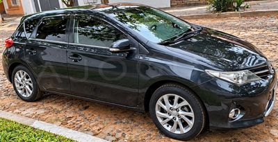 Toyota Auris miniatura 3