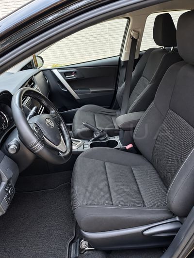 Toyota Auris miniatura 5
