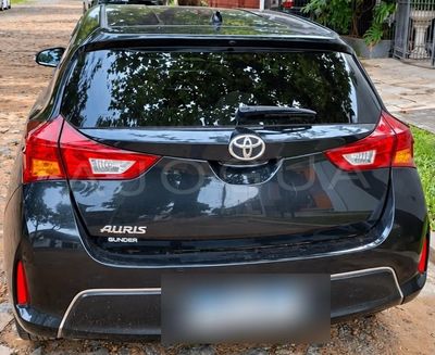 Toyota Auris thumbnail 1