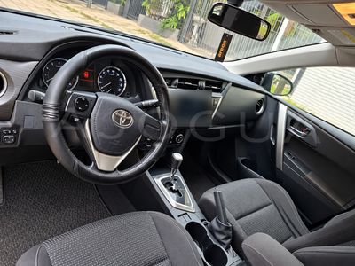 Toyota Auris miniatura 7