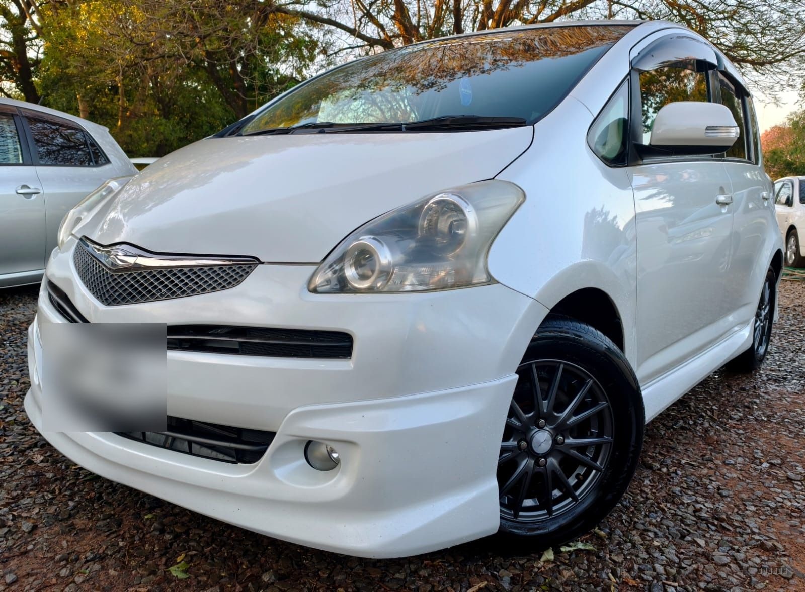 Toyota Ractis image 1