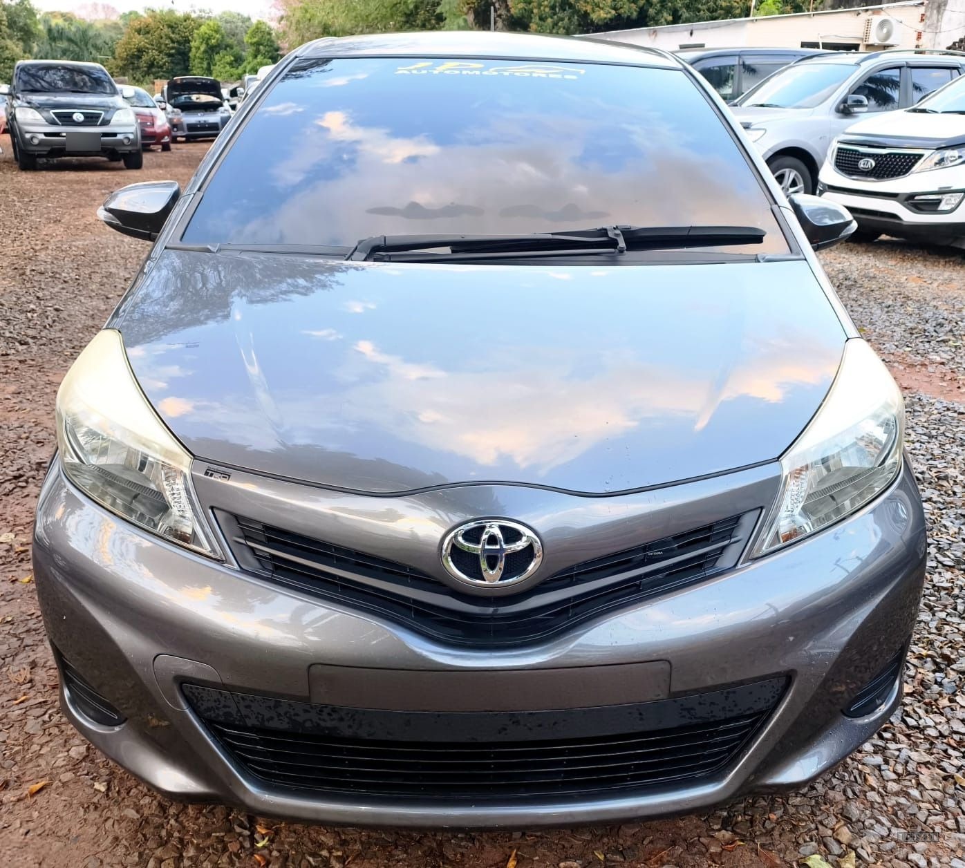 Toyota Vitz image 1