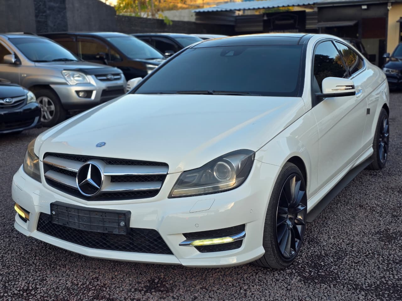 Mercedes-Benz C220 image 1