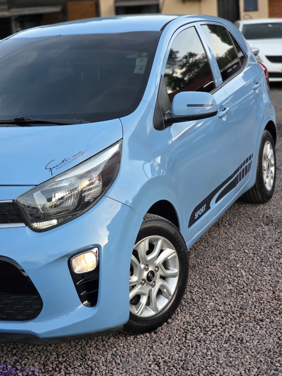 Kia Picanto image 1
