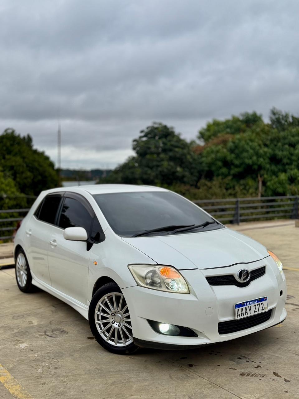 Toyota Auris image 1