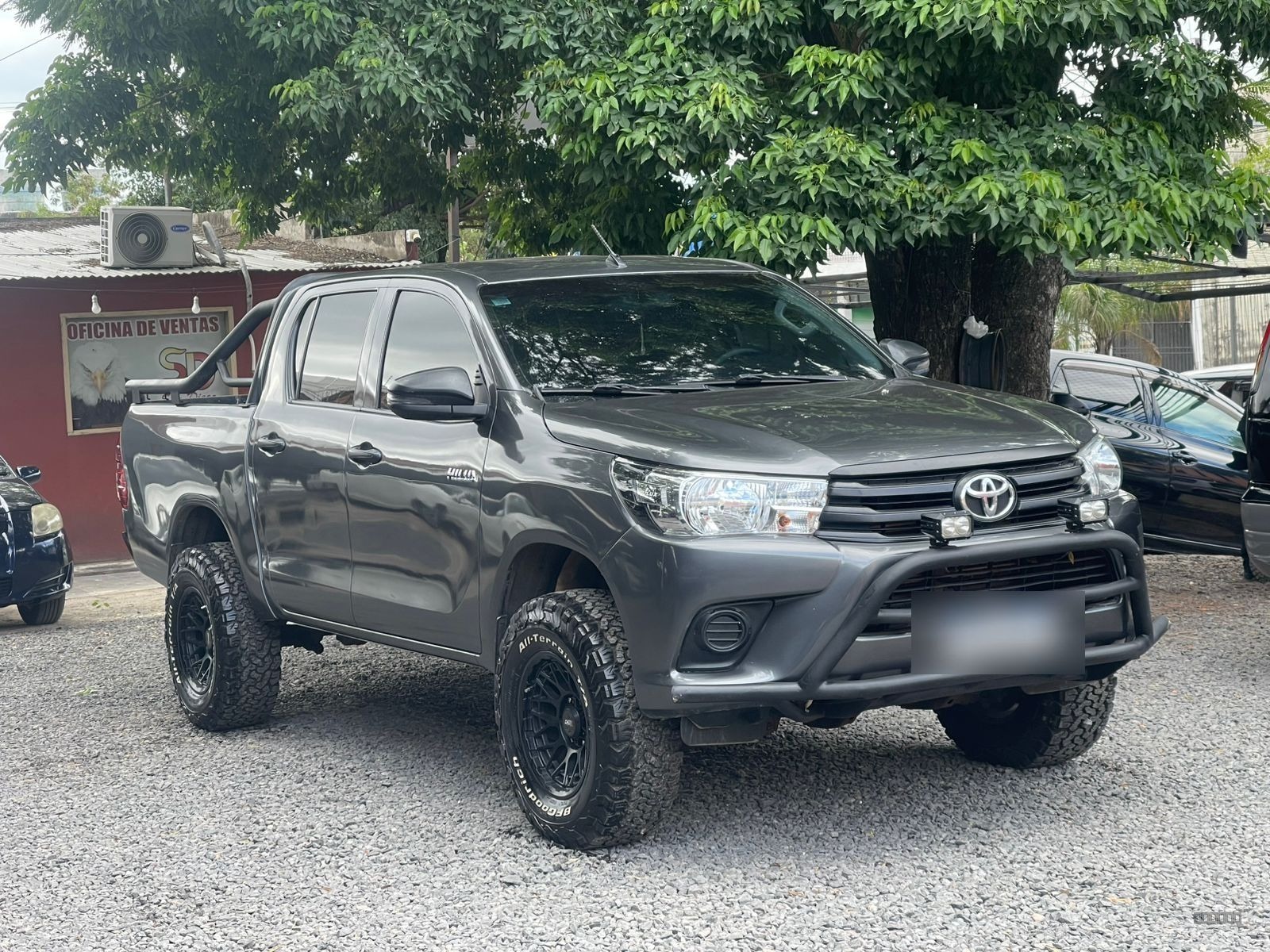 Toyota Hilux image 1