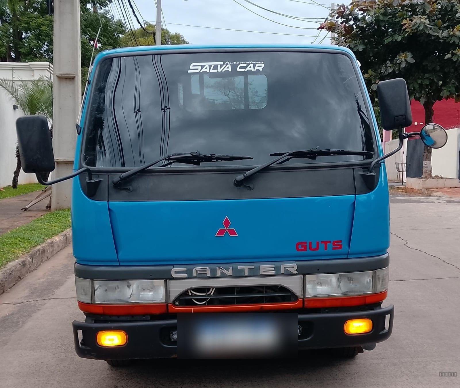 Mitsubishi Canter image 1