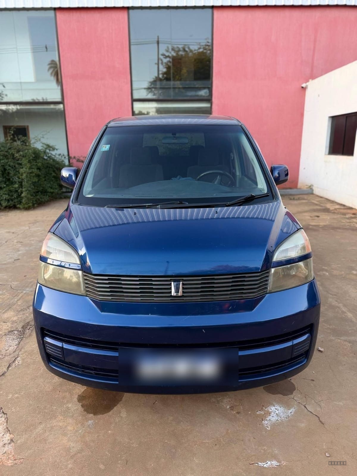 Toyota Voxy image 1