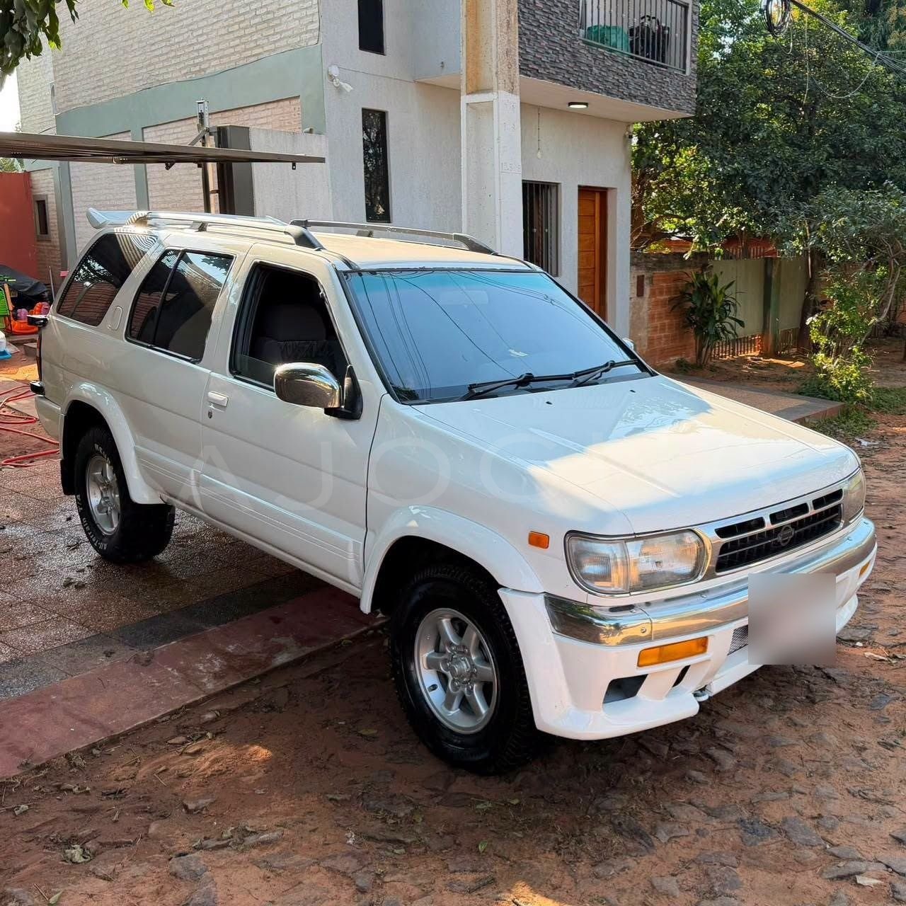 Nissan Terrano image 1