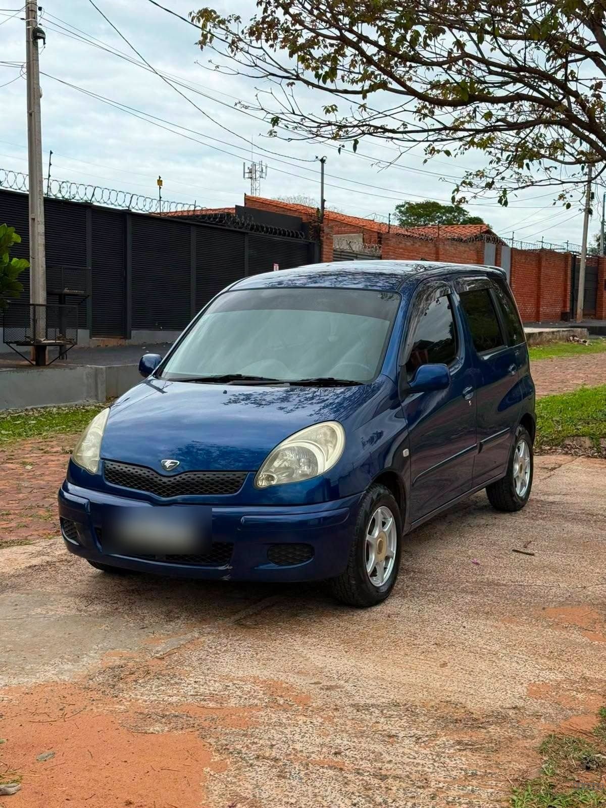 Toyota FunCargo image 1