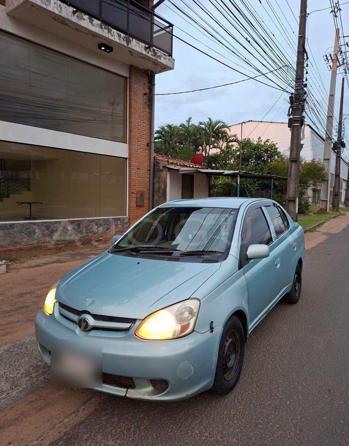 Toyota Platz image 1