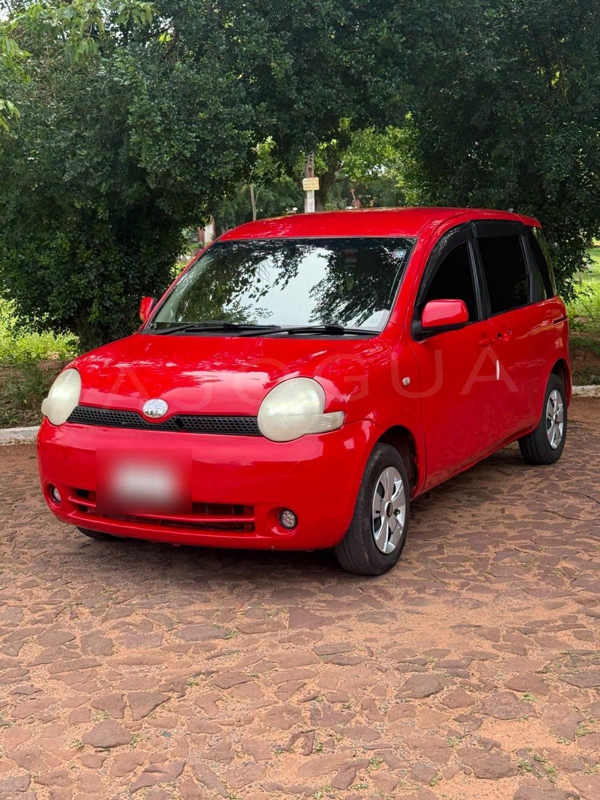 Toyota Sienta image 1