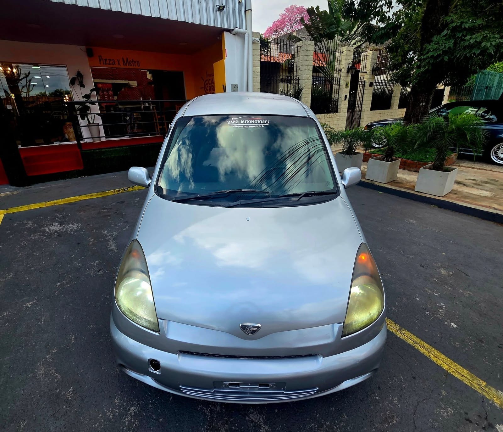 Toyota FunCargo image 1