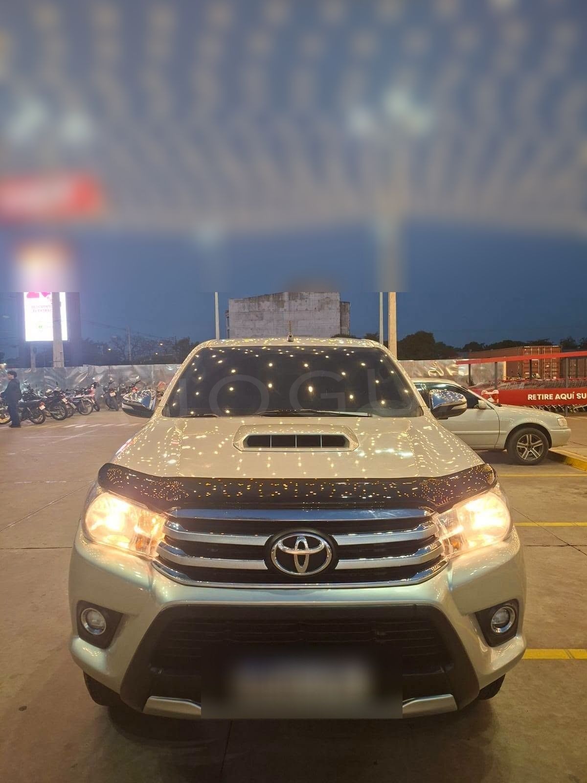 Toyota Hilux image 1