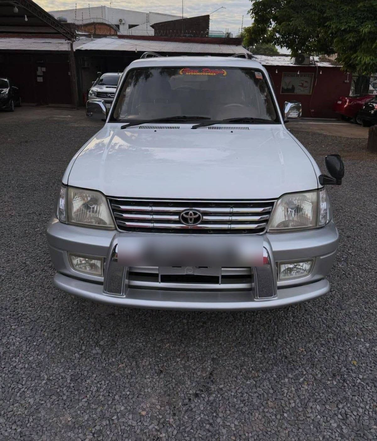 Toyota Land Cruiser Prado image 1