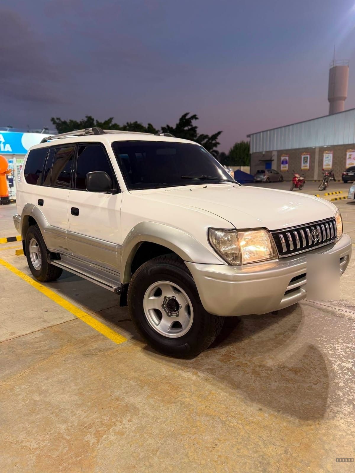 Toyota Land Cruiser Prado image 1