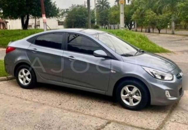 Hyundai Accent image 1