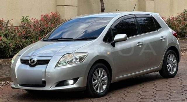 Toyota Auris image 1