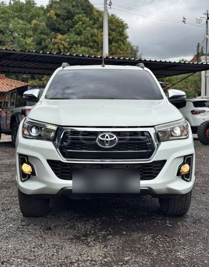 Toyota Hilux image 1